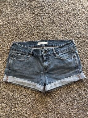 Bullhead Black size 7 Blue Denim Cuffed Jean Shorts
